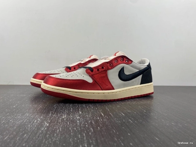 1 Retro Low OG Room Jordan Trophy Away 0103